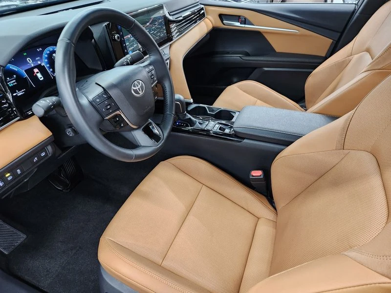 Toyota Camry 2.5 XLE Hybrid| 208к.с.| ВКЛ.ТЕХНОТЕСТ, снимка 13 - Автомобили и джипове - 55119922
