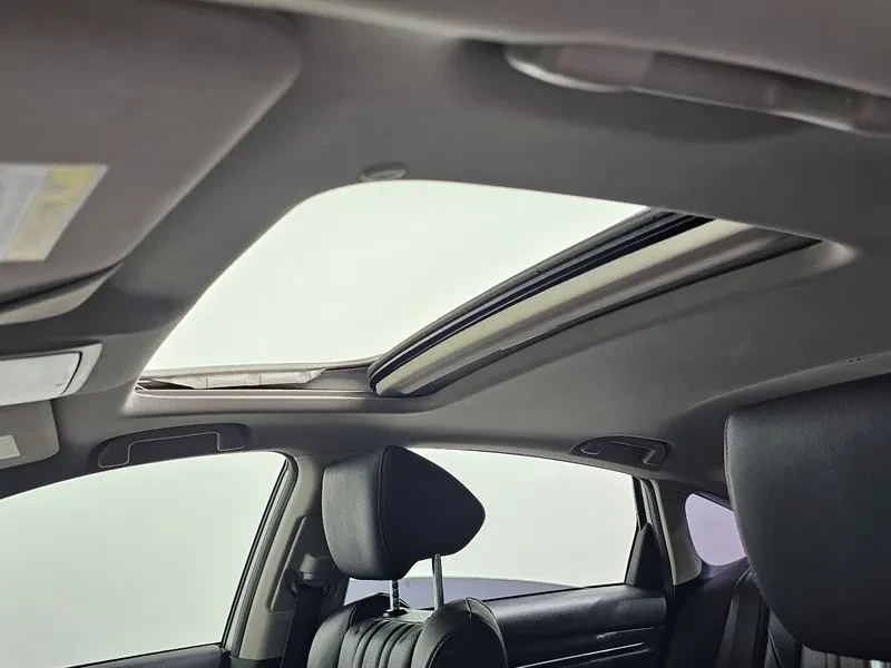 Honda Accord 1.5T Бензин, снимка 11 - Автомобили и джипове - 55476875