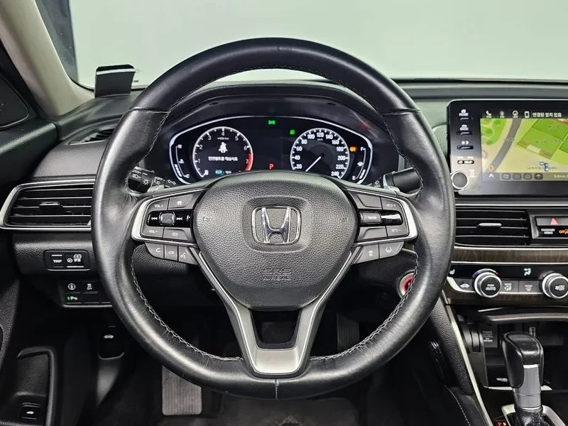 Honda Accord 1.5T Бензин, снимка 4 - Автомобили и джипове - 55476875