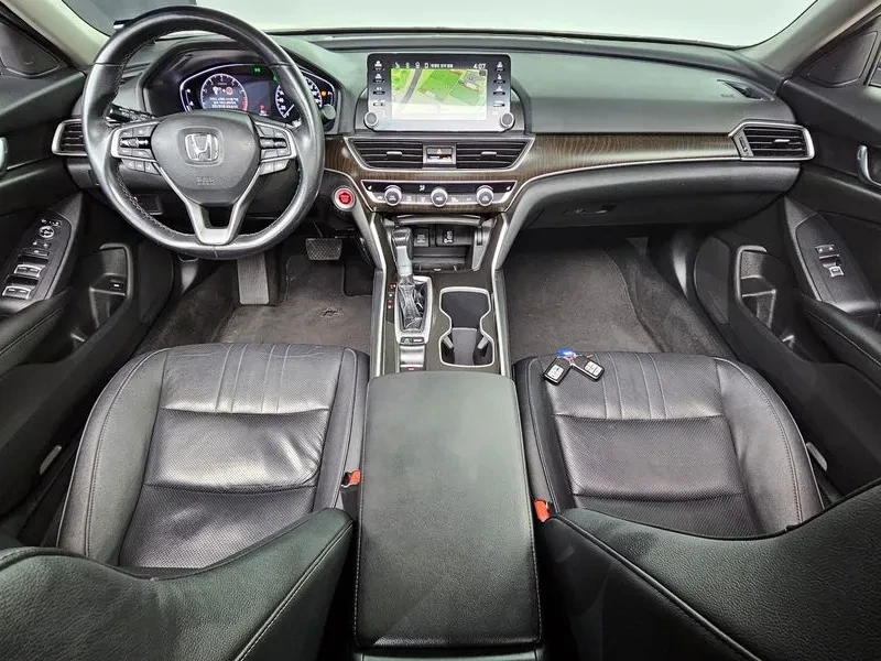 Honda Accord 1.5T Бензин, снимка 3 - Автомобили и джипове - 55476875