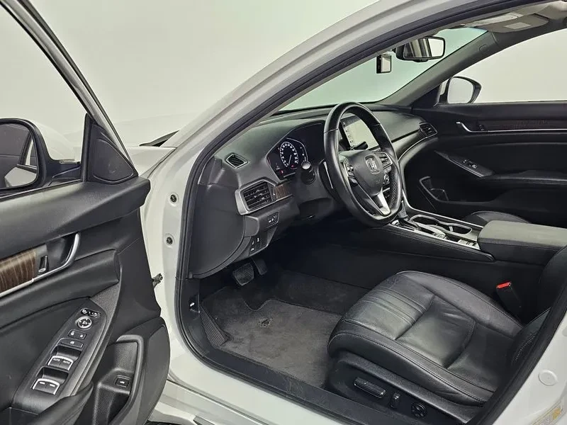 Honda Accord 1.5T Бензин, снимка 9 - Автомобили и джипове - 55476875