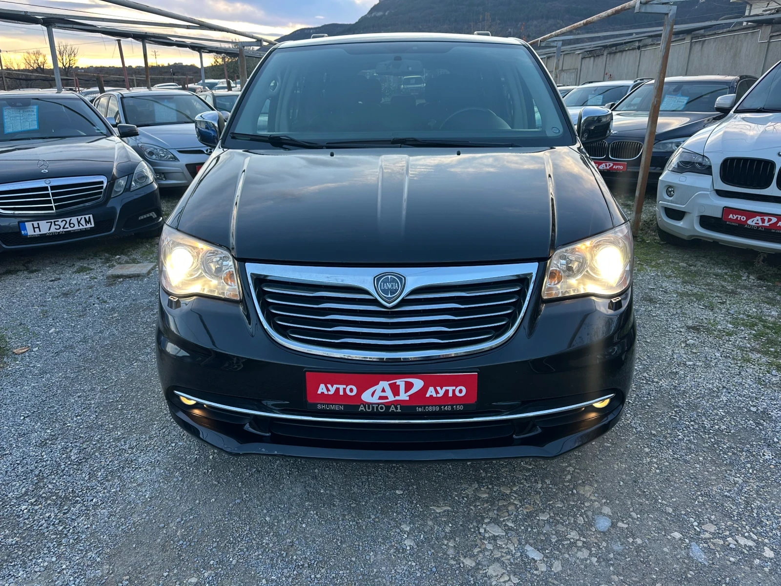 Lancia Voyager 2.8-174 к.с.-Автоматик 7 места, снимка 1