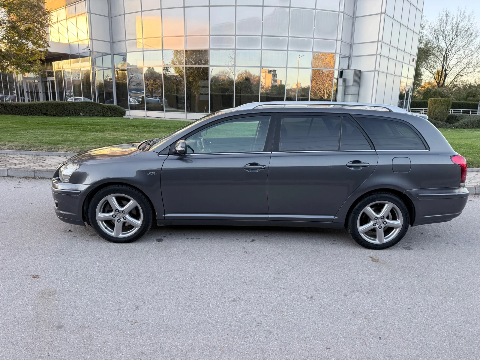 Toyota Avensis  - изображение 7