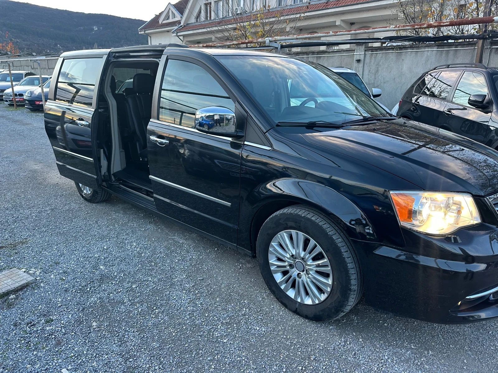 Lancia Voyager 2.8-174 к.с.-Автоматик 7 места - изображение 5