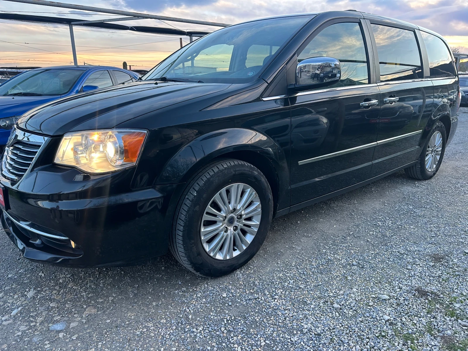 Lancia Voyager 2.8-174 к.с.-Автоматик 7 места - изображение 2