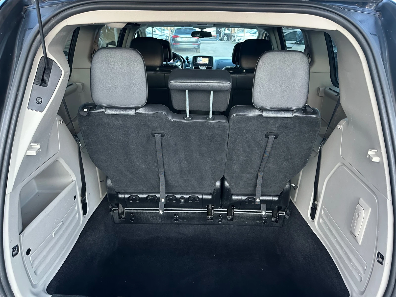 Lancia Voyager 2.8-174 к.с.-Автоматик 7 места - изображение 7