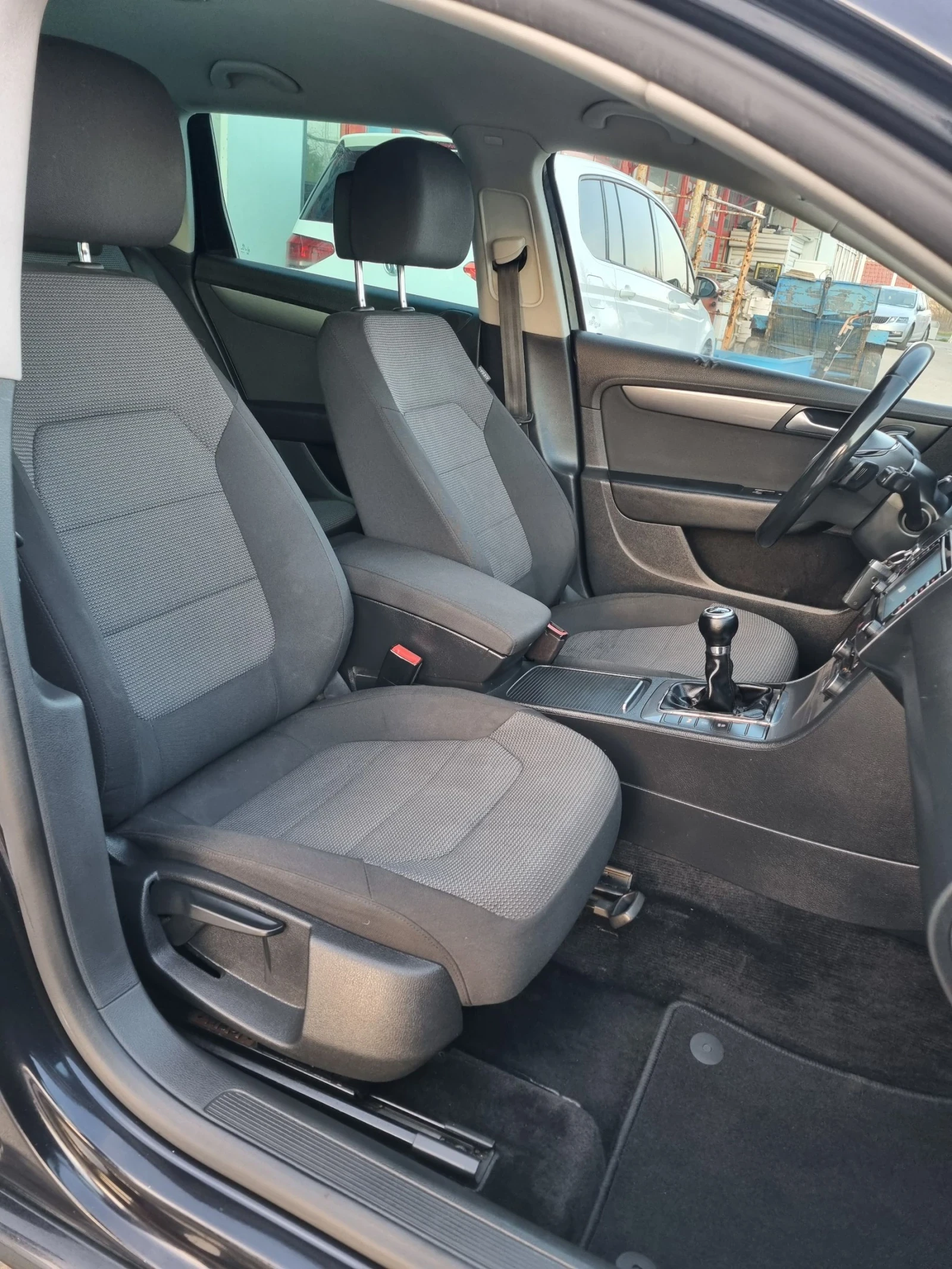 VW Passat 2.0tdi 140коня Led, снимка 10 - Автомобили и джипове - 53839378