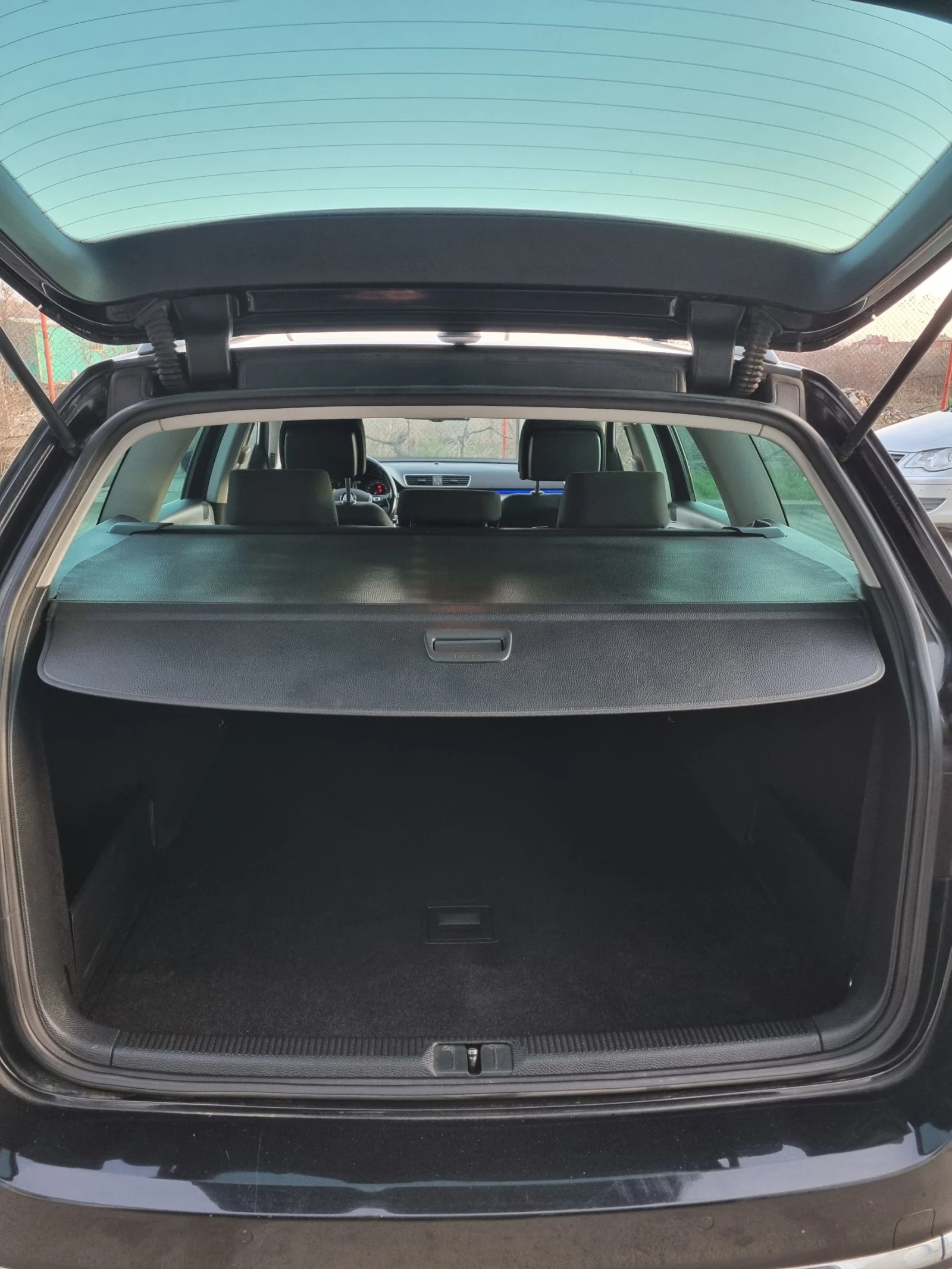 VW Passat 2.0tdi 140коня Led, снимка 13 - Автомобили и джипове - 53839378