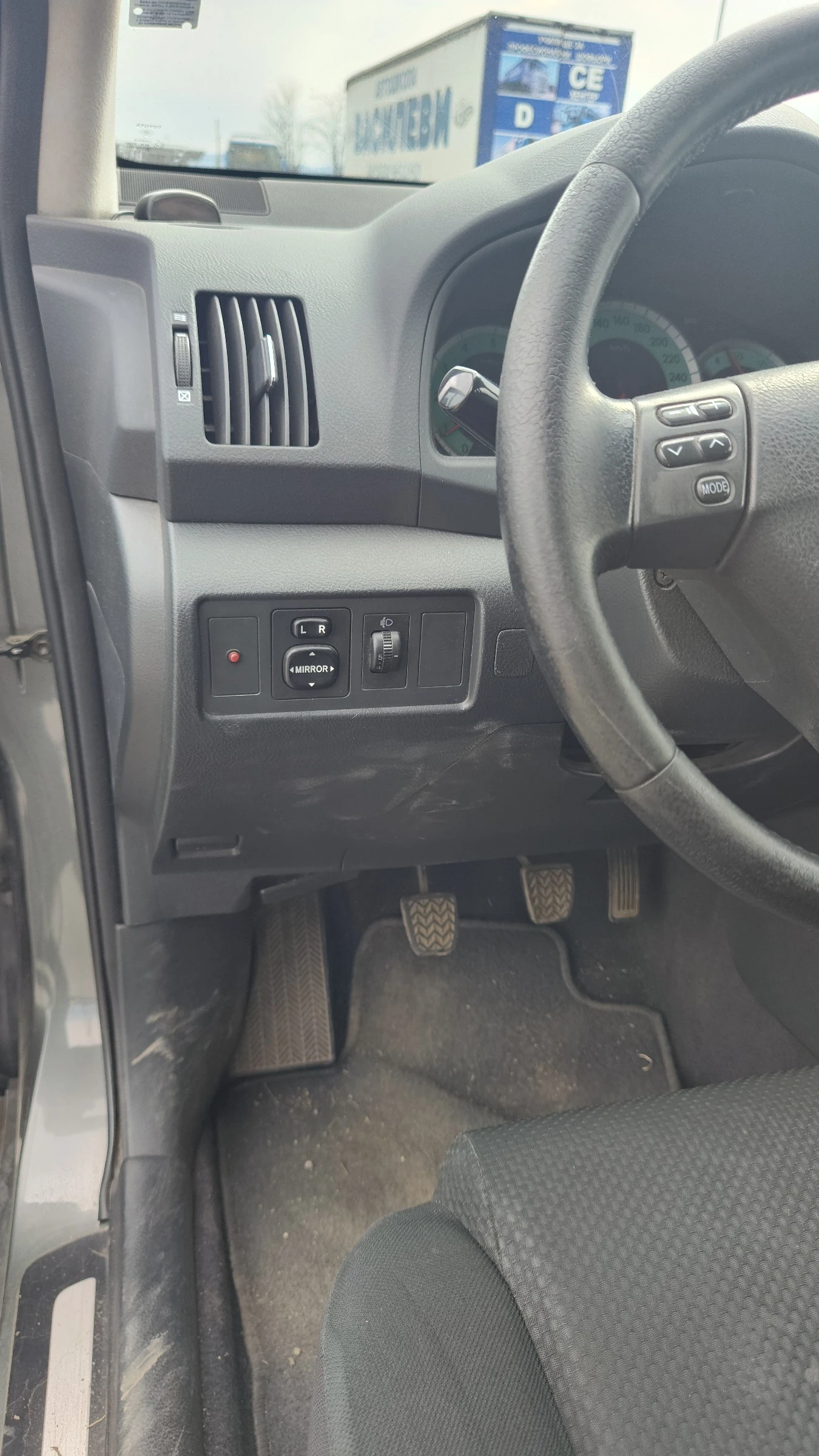 Toyota Corolla verso 7 местен, снимка 6 - Автомобили и джипове - 54268101