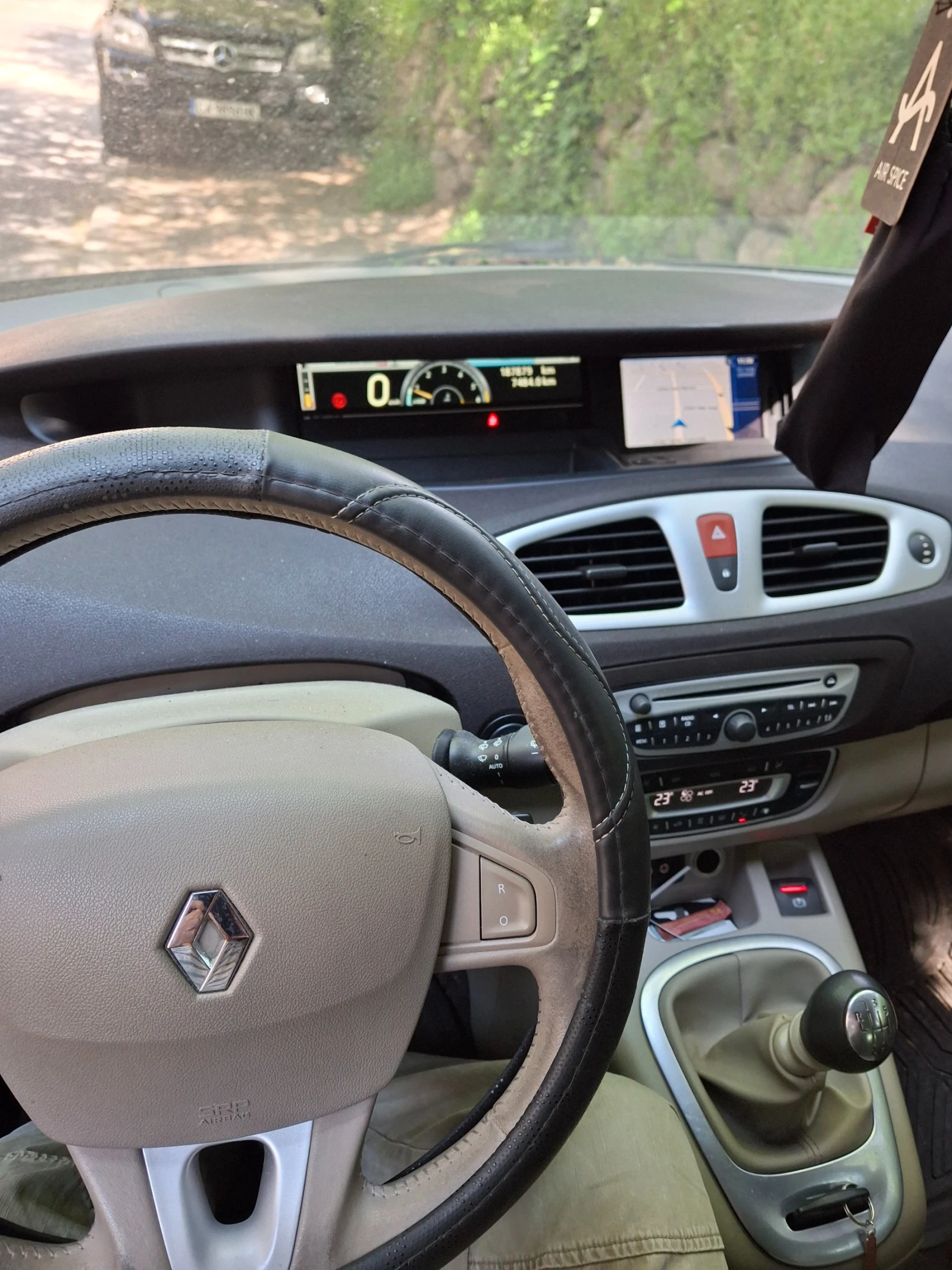 Renault Scenic, снимка 6 - Автомобили и джипове - 54319981