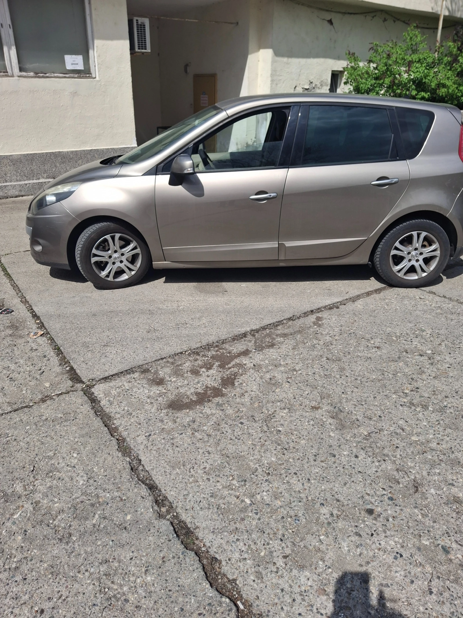 Renault Scenic, снимка 4 - Автомобили и джипове - 54319981