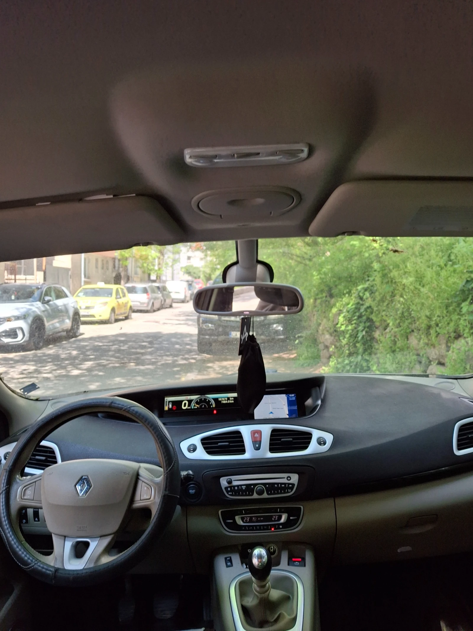 Renault Scenic, снимка 10 - Автомобили и джипове - 54319981