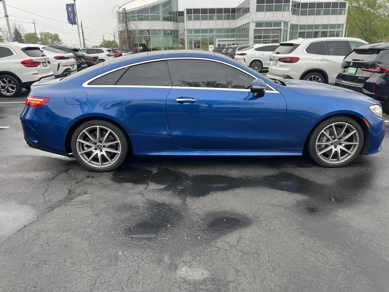 Mercedes-Benz E 450 * DISTRONIC * KEYLESS * ОБДУХВАНЕ * 360 , снимка 4 - Автомобили и джипове - 54364238