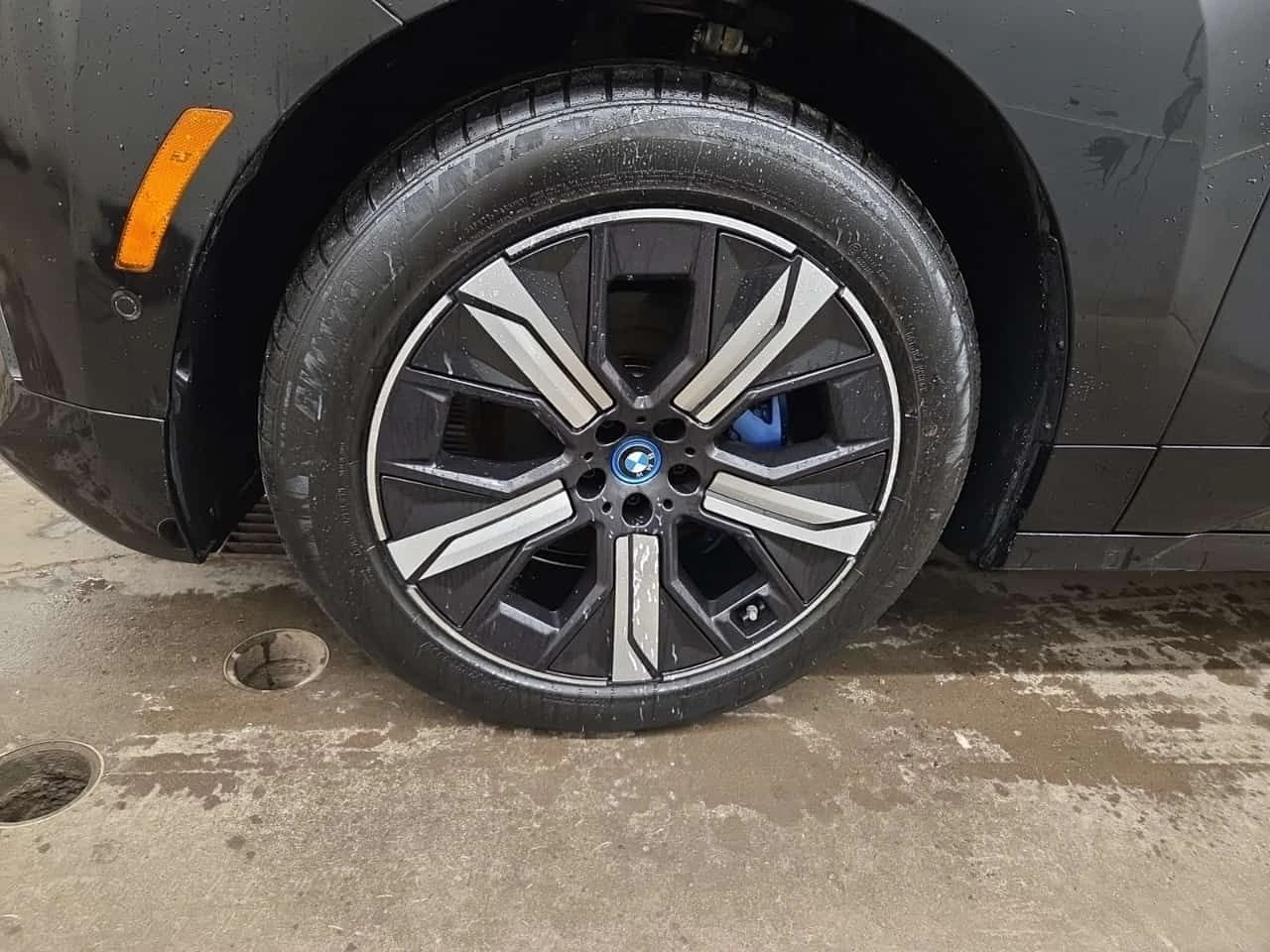 BMW iX XDRIVE40  CARFAX | Mobile.bg � ����������� 6