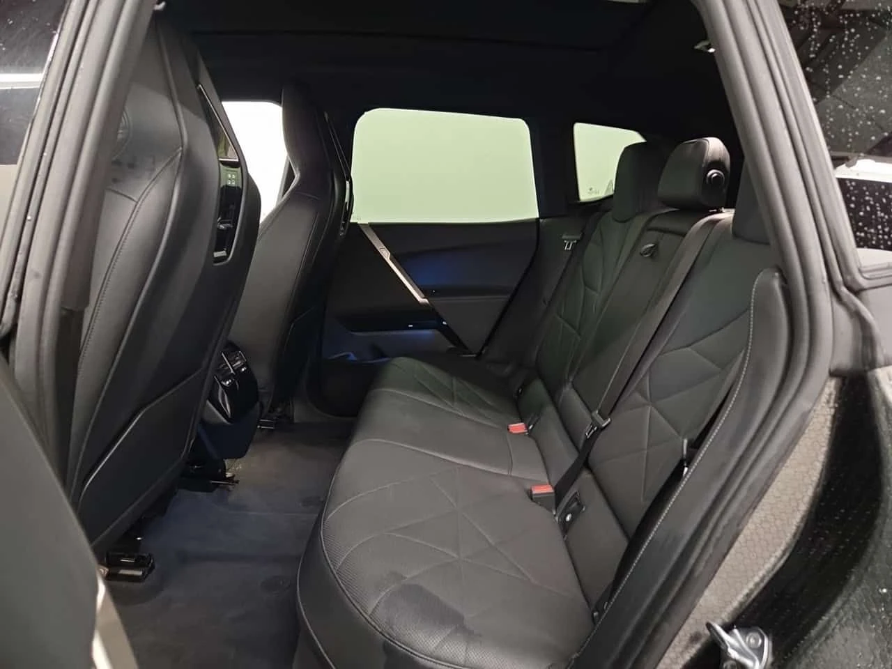 BMW iX XDRIVE40  CARFAX | Mobile.bg � ����������� 12