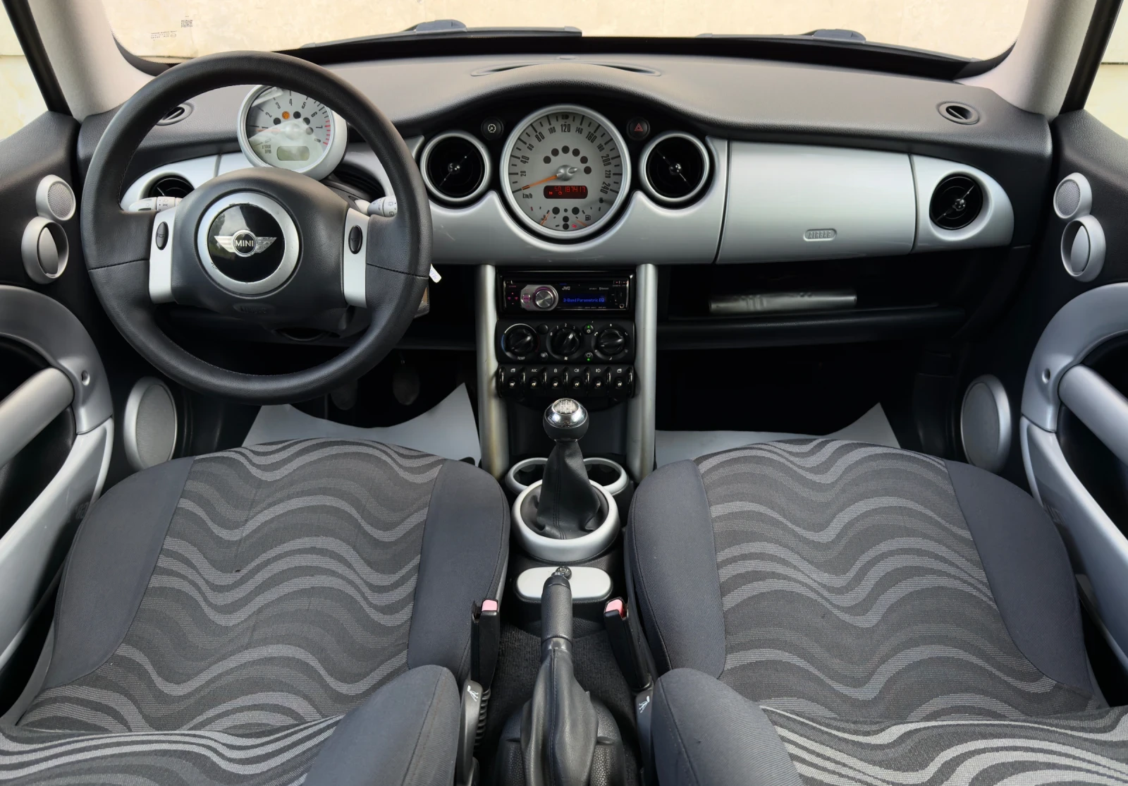 Mini Cooper 1.6i КЛИМАТИК, снимка 10 - Автомобили и джипове - 55226021