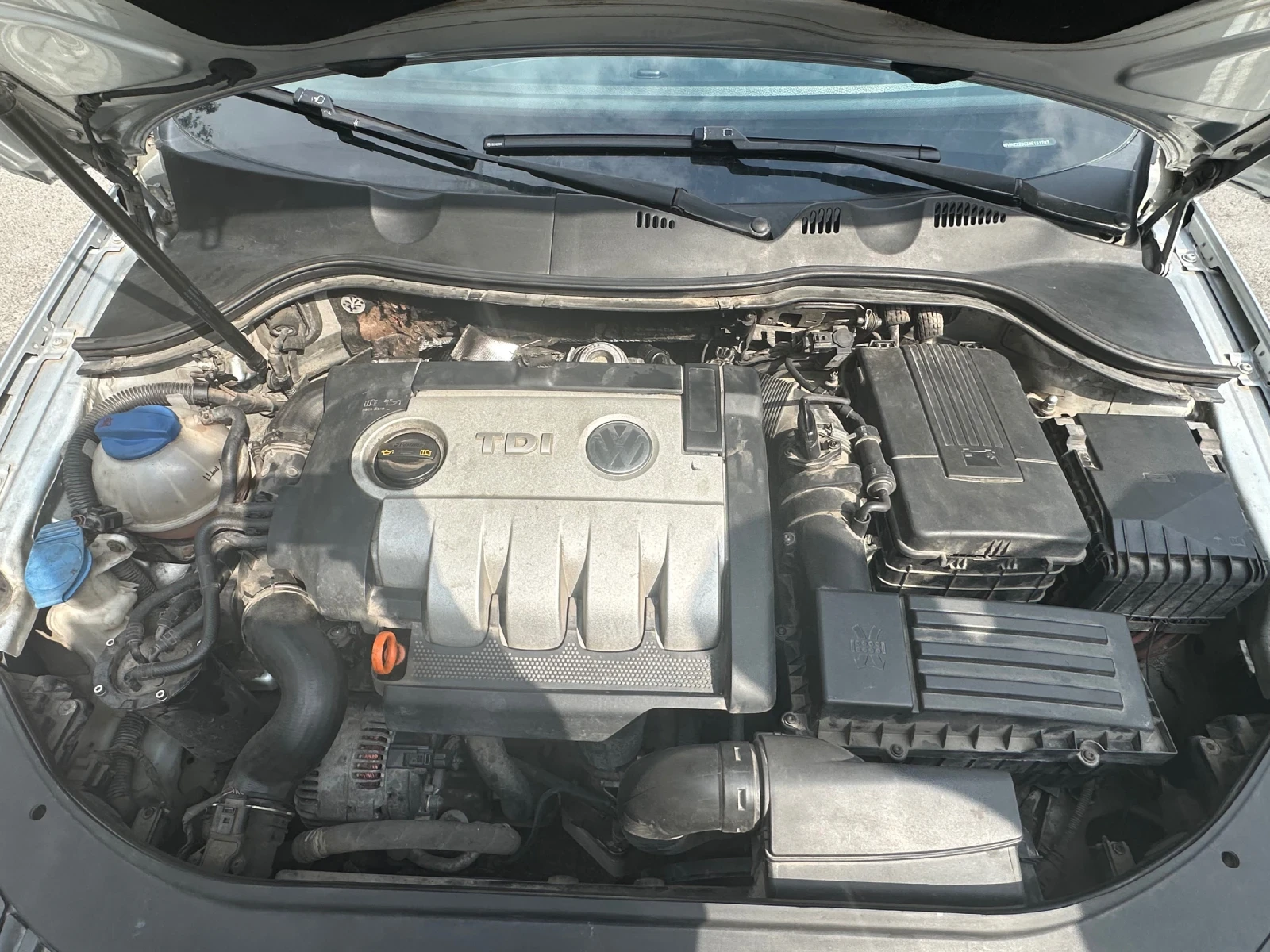VW Passat 2.0 TDI, снимка 9 - Автомобили и джипове - 55842297