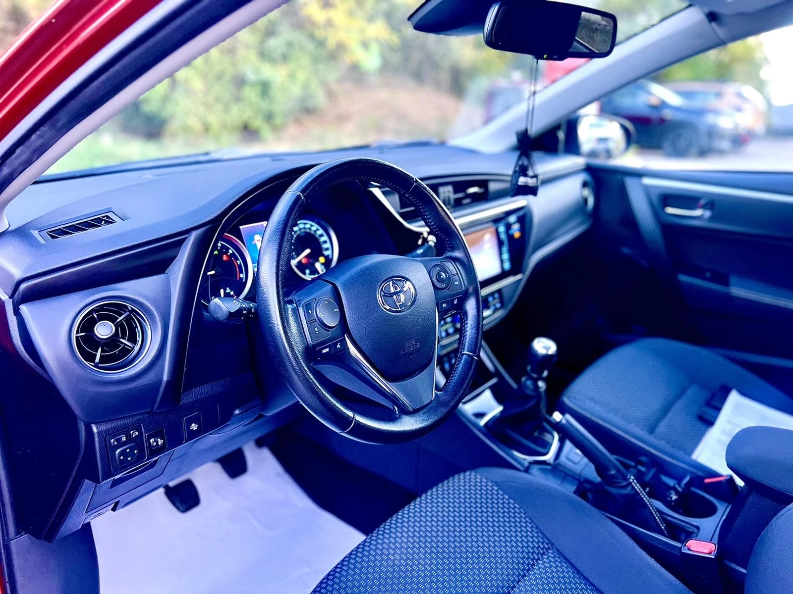 Toyota Corolla 1.6, снимка 7 - Автомобили и джипове - 56628021