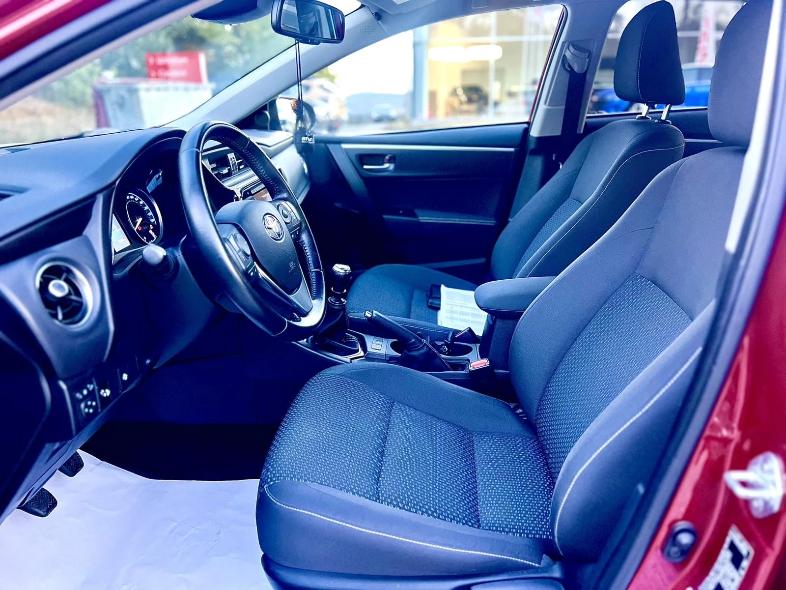 Toyota Corolla 1.6, снимка 8 - Автомобили и джипове - 56628021