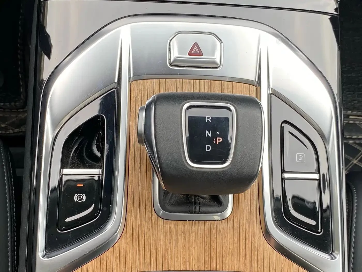 HongQi E-HS9 | Mobile.bg � ����������� 12