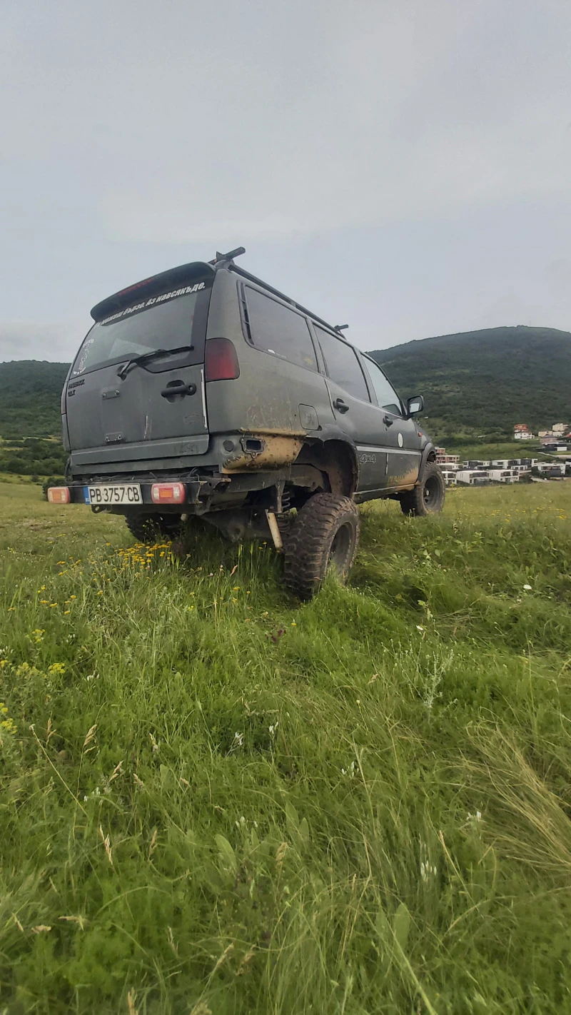 Nissan Terrano 2.4, снимка 12 - Автомобили и джипове - 47109952