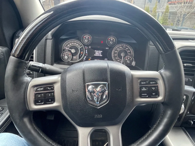 Dodge RAM 1500 Limited 5.7Hemi 4x4, снимка 11 - Автомобили и джипове - 48551900