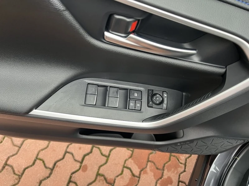 Toyota Rav4 2.5 HEV STYLE 4X4 НАЛИЧНА!!!, снимка 13 - Автомобили и джипове - 52634361