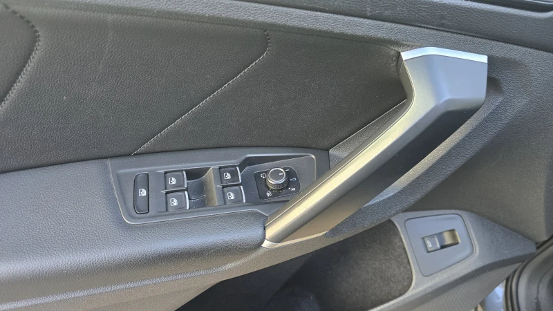 VW Tiguan 4x4 190кс MatrixLED 360камера HIGHLINE Кожен салон, снимка 9 - Автомобили и джипове - 52592866