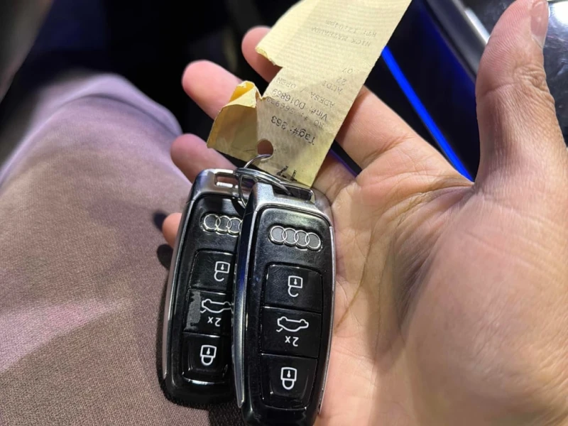 Audi Q7 Progressiv  CARFAX, снимка 10 - Автомобили и джипове - 53096011