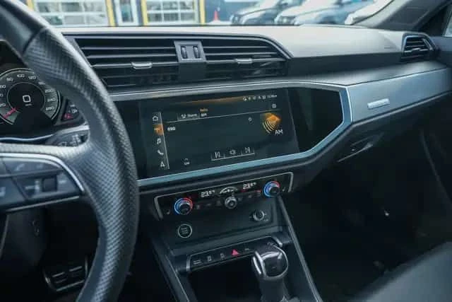 Audi Q3 * Technik 45 | S Line | Quattro | БЕЗ ИНЦИДЕНТИ, снимка 12 - Автомобили и джипове - 54431423
