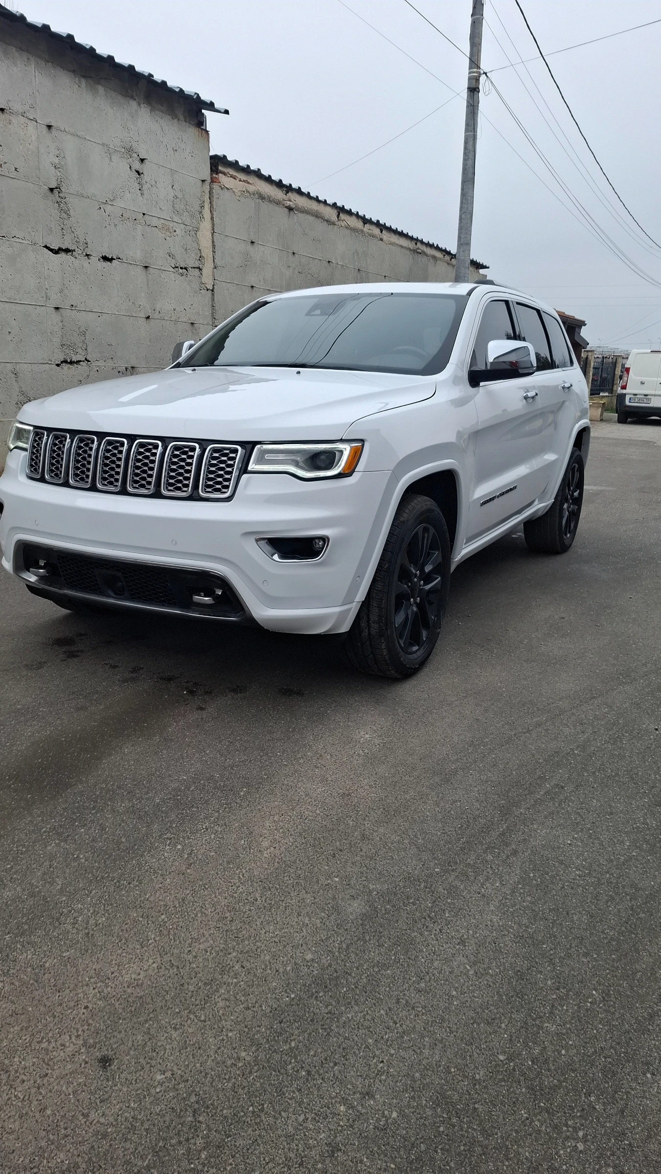 Jeep Grand cherokee 5.7 HEMI OVERLAND, снимка 2 - Автомобили и джипове - 53719488