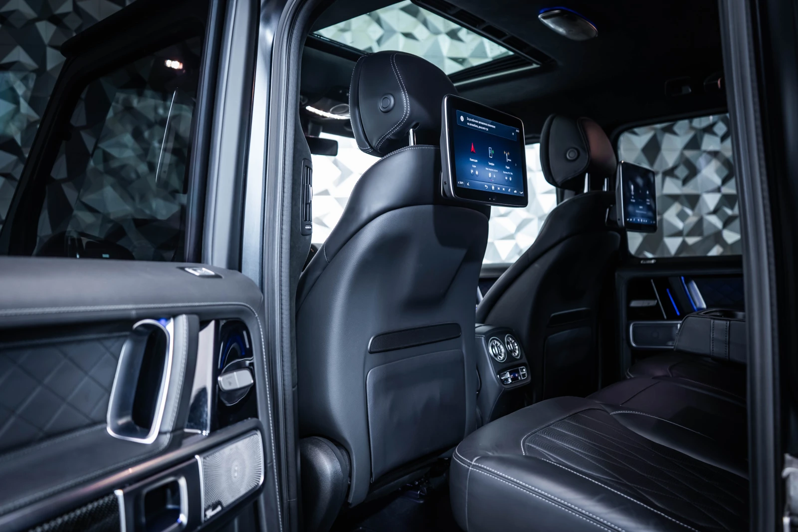 Mercedes-Benz G 63 AMG 4M AMG* Night* Pano* Burm, снимка 14 - Автомобили и джипове - 54520635