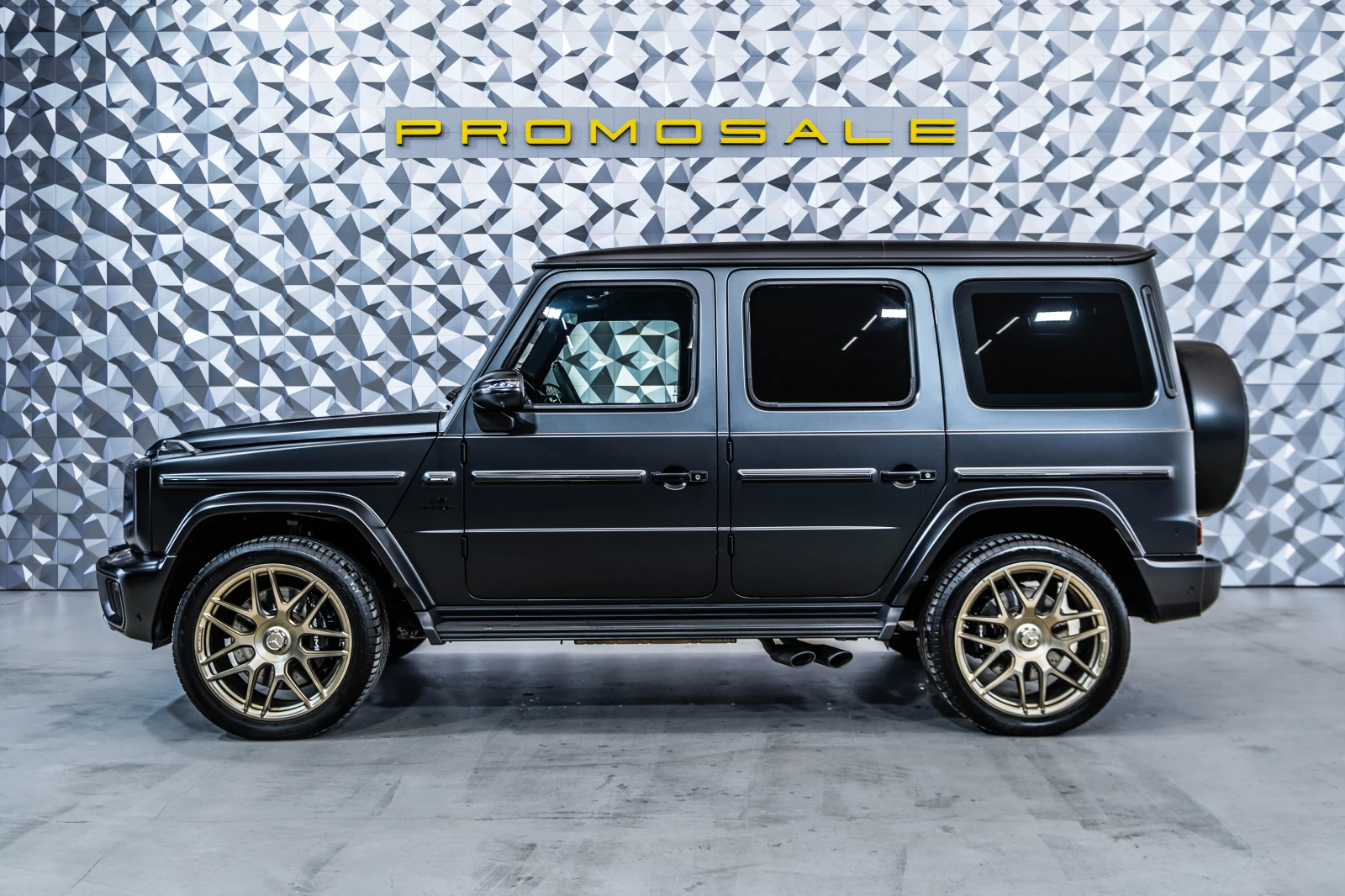 Mercedes-Benz G 63 AMG 4M AMG* Night* Pano* Burm, снимка 3 - Автомобили и джипове - 54520635