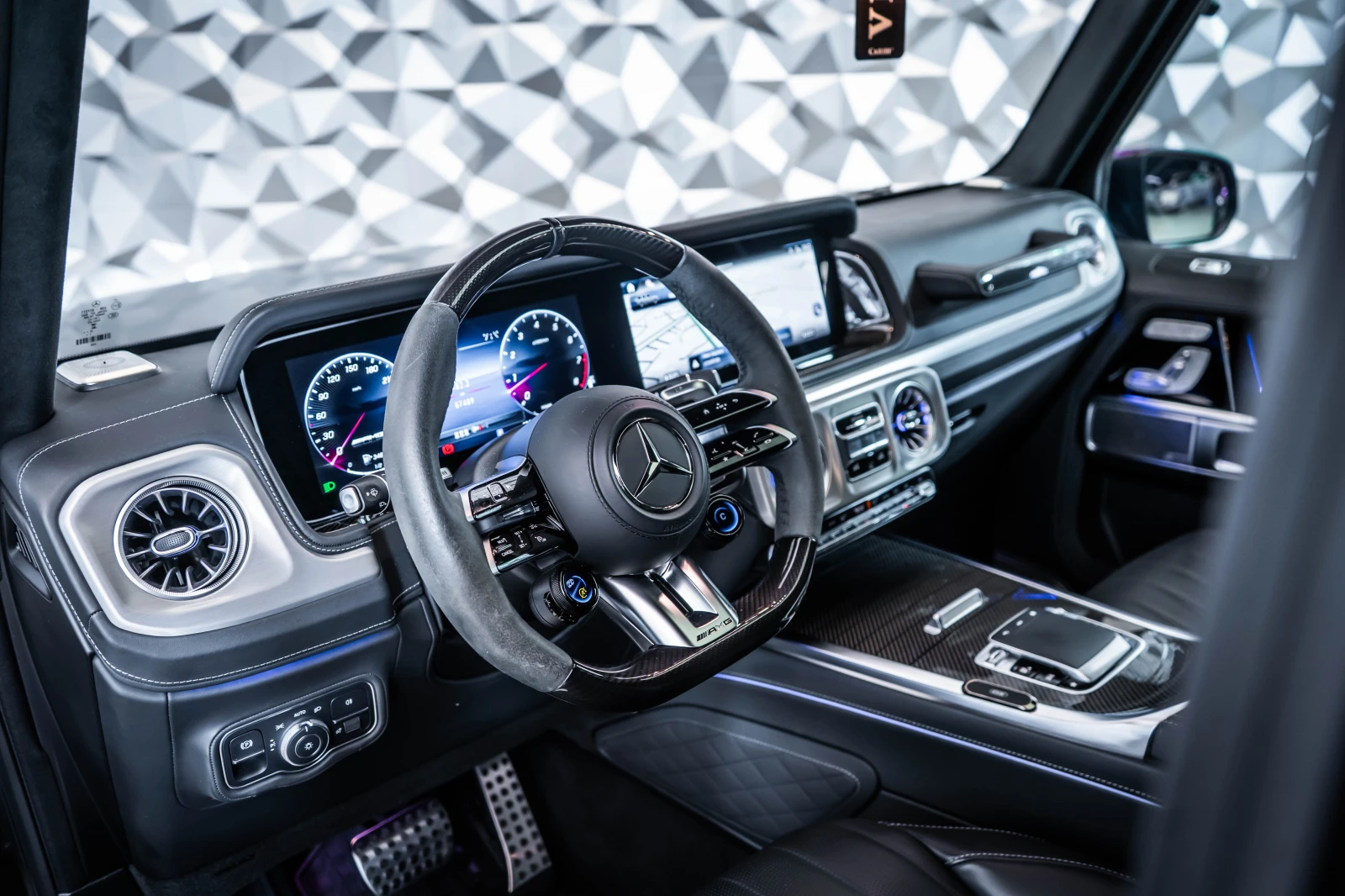 Mercedes-Benz G 63 AMG 4M AMG* Night* Pano* Burm, снимка 8 - Автомобили и джипове - 54520635