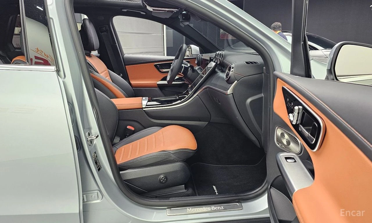 Mercedes-Benz GLC 300 4MATIC AMG PACK* BURMESTER* 360 CAM* HEAD-UP* , снимка 7 - Автомобили и джипове - 54827529