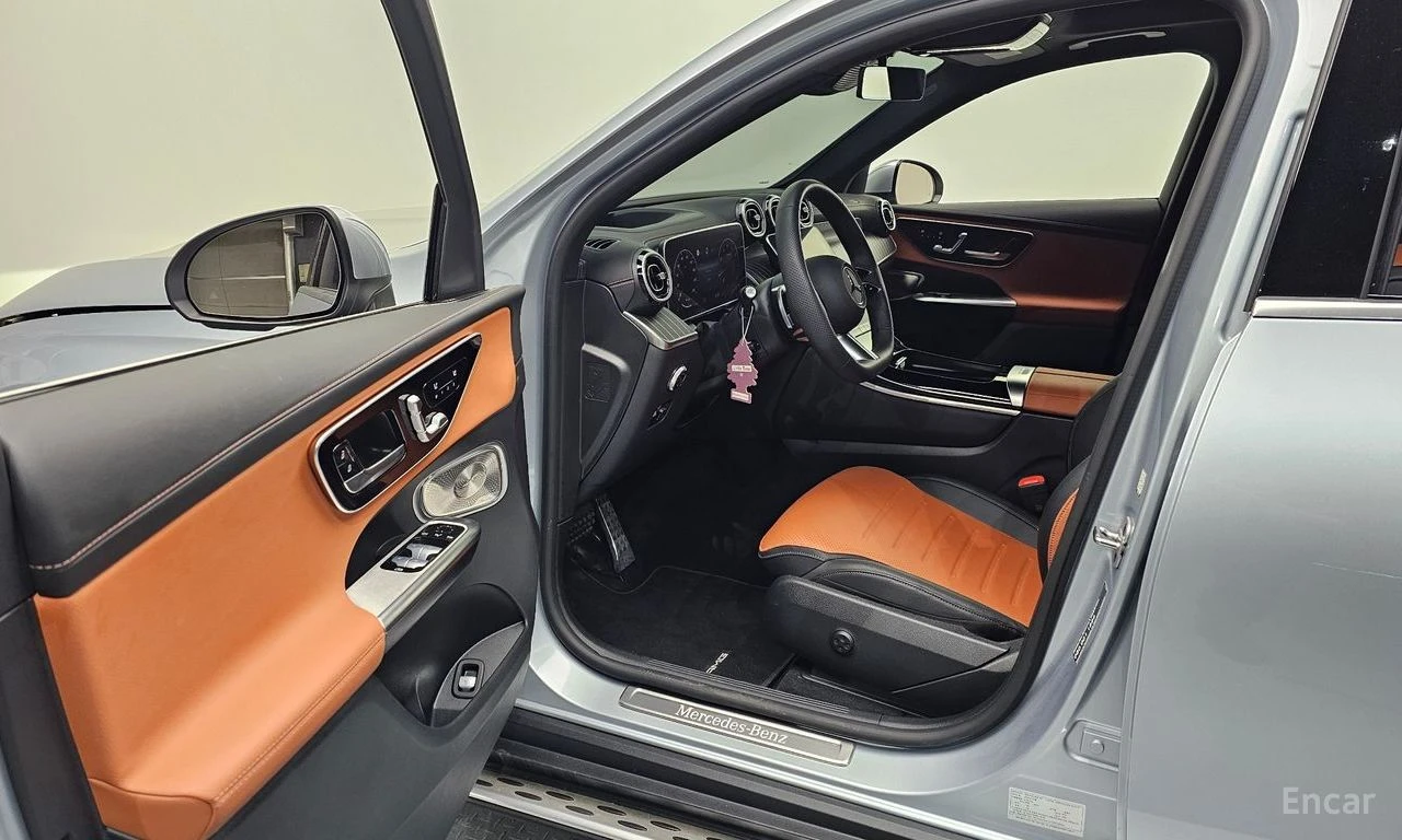 Mercedes-Benz GLC 300 4MATIC AMG PACK* BURMESTER* 360 CAM* HEAD-UP* , снимка 6 - Автомобили и джипове - 54827529