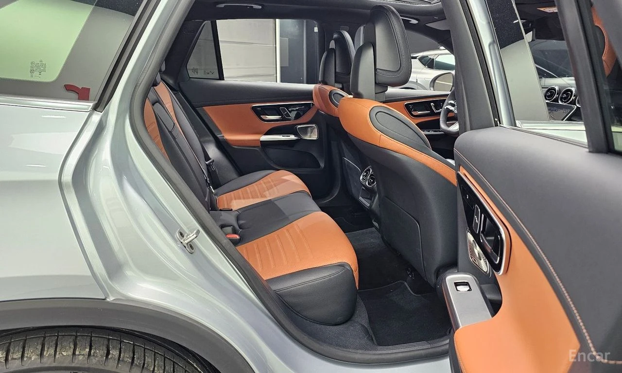 Mercedes-Benz GLC 300 4MATIC AMG PACK* BURMESTER* 360 CAM* HEAD-UP* , снимка 15 - Автомобили и джипове - 54827529