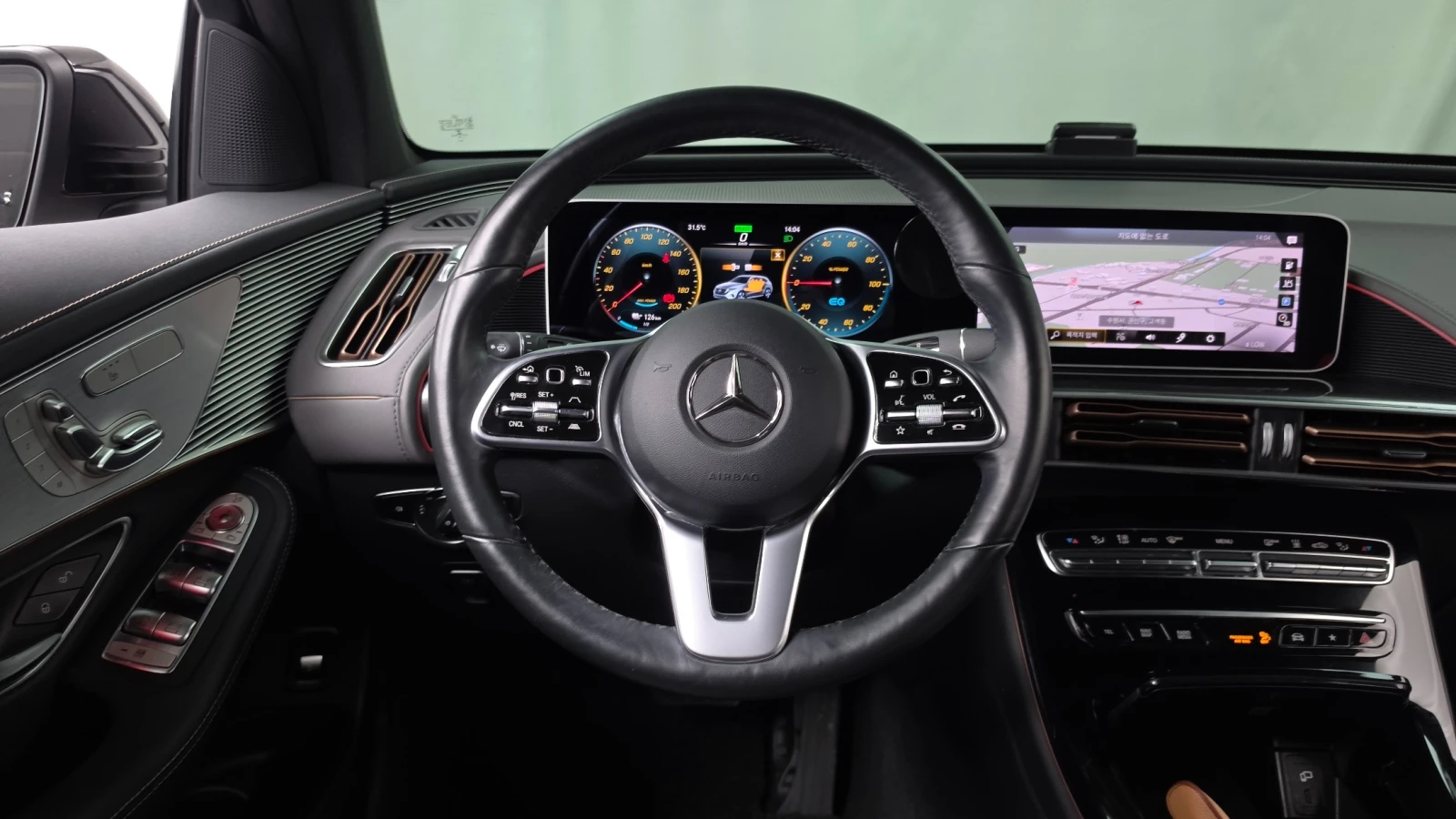 Mercedes-Benz EQC 400 4MATIC * DIS * 360 * ПОДГРЕВ * ПАНО, снимка 11 - Автомобили и джипове - 56172164