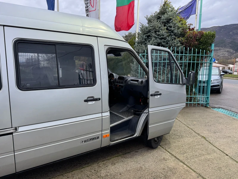 Mercedes-Benz Sprinter 413 CDI* MAXI* 2xКлиматик* Печка* Ел.врата* 20 места, снимка 6 - Бусове и автобуси - 52564578