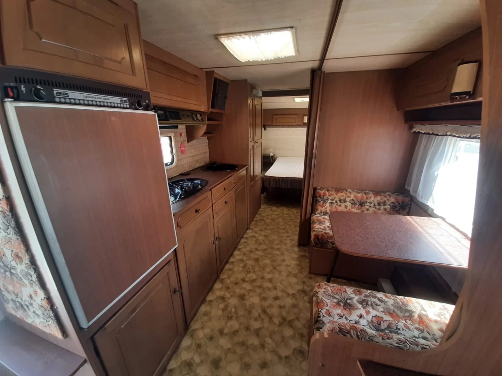 Каравана LMC * King size bed* , снимка 9 - Каравани и кемпери - 54959894