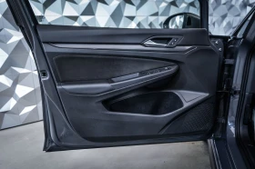 VW Golf GTI VIII  DCC* IQ.Light* Harman Kardon* ACC* , снимка 7