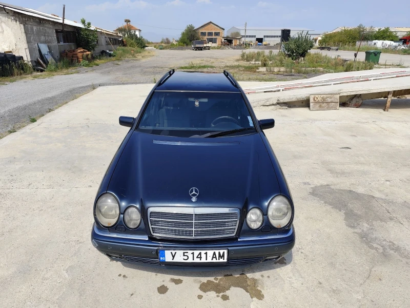 Mercedes-Benz E 300, снимка 1 - Автомобили и джипове - 47233816