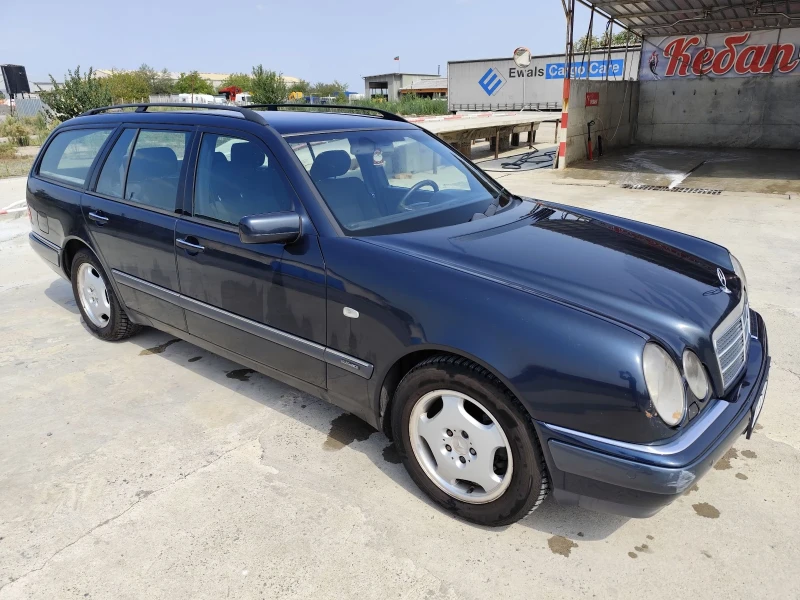 Mercedes-Benz E 300, снимка 4 - Автомобили и джипове - 49584523