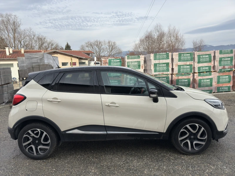 Renault Captur 1.5 dCi, снимка 8 - Автомобили и джипове - 48585024