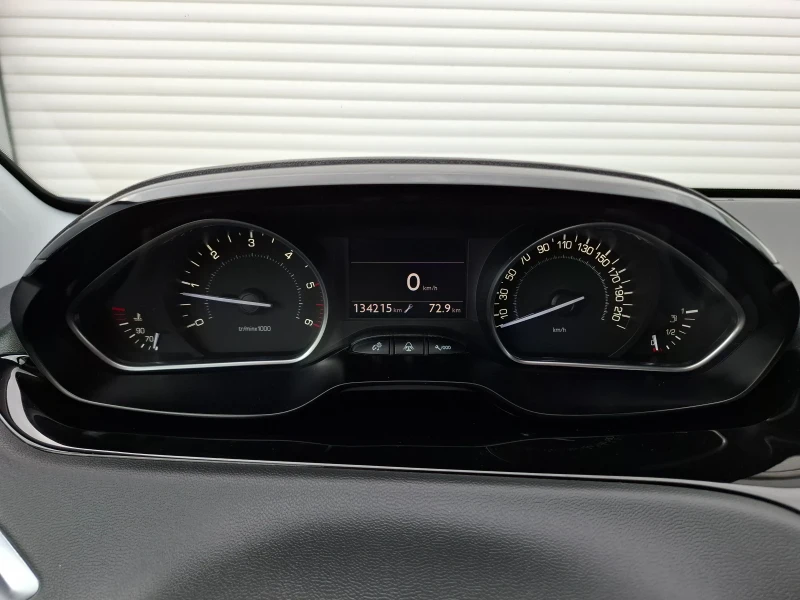 Peugeot 208 1.4HDI NAVI, снимка 14 - Автомобили и джипове - 49350108