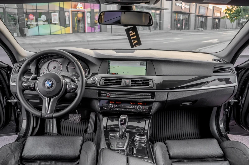 BMW 530 D X-Drive | M-Paket | Сменени Вериги | Лизинг, снимка 7 - Автомобили и джипове - 52744295