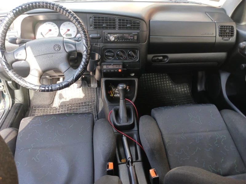 VW Golf 1.9tdi, снимка 3 - Автомобили и джипове - 52668190