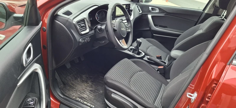 Kia XCeed 1.5 140hp 6MT, снимка 8 - Автомобили и джипове - 52694515