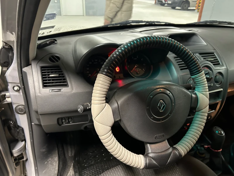 Renault Megane 2003, снимка 9 - Автомобили и джипове - 52859933