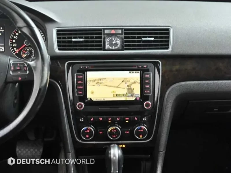 VW Passat 2.0 TDI, снимка 14 - Автомобили и джипове - 54298613